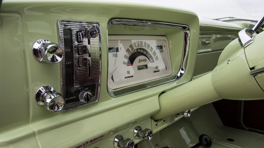 Панель приборов Jeep Wagoneer Roadtrip 2018 года  (фото 42 из 60)